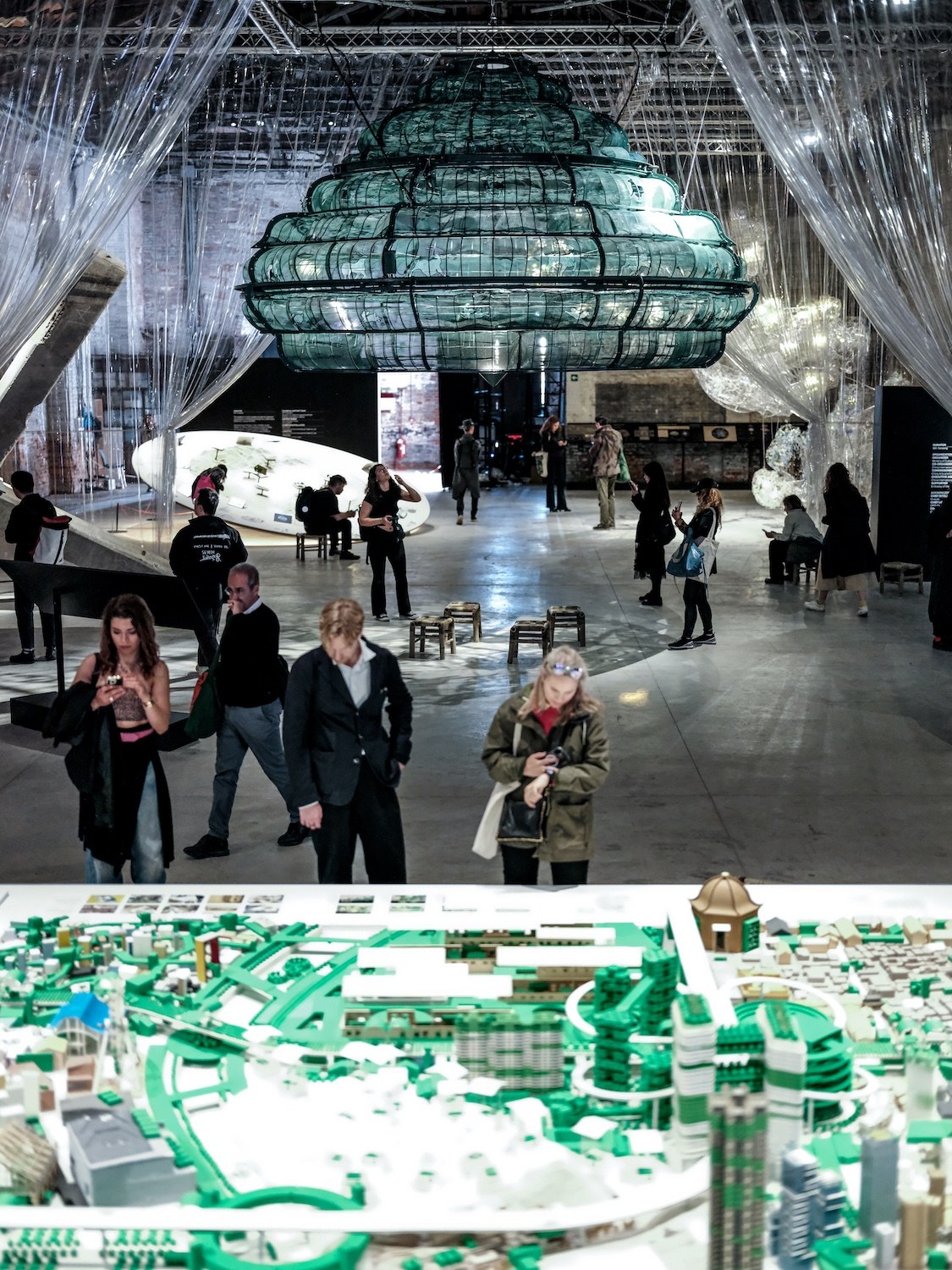 Exhibitions / 展览