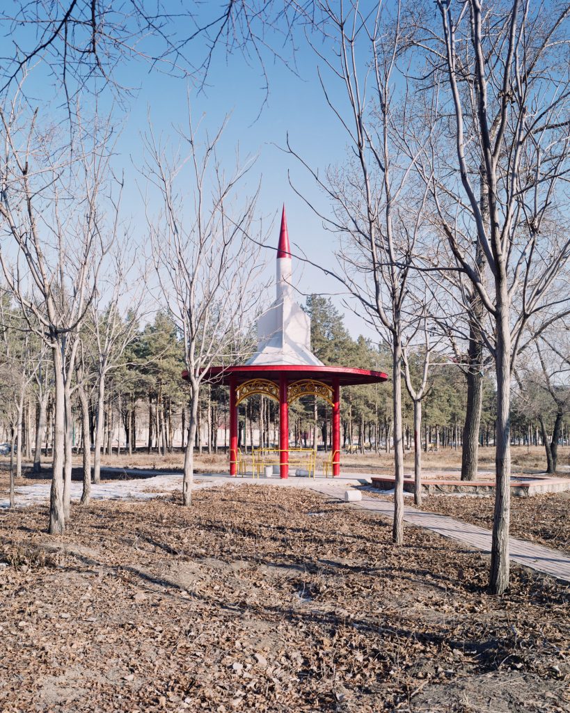 Ronghui Chen, Freezing Land, pavilion in a leafless park