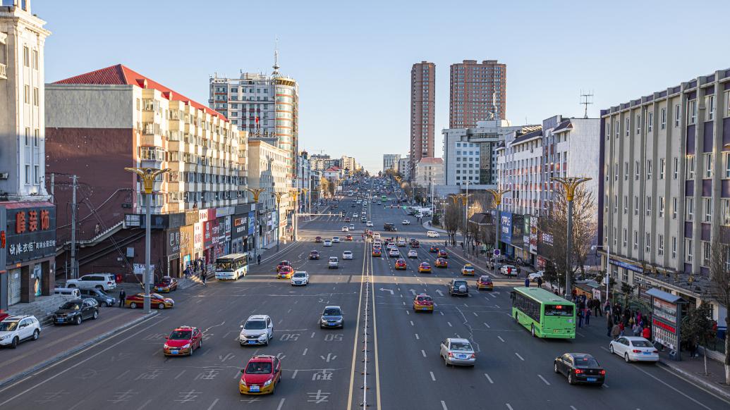 Hegang urban thoroughfare used as a representative city scene for the National Business Daily interview